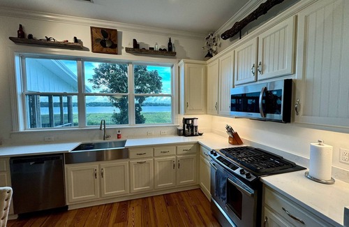 Mobile House | Perfect waterfront home on Dog River, Mobile, AL. Bring your boat!
