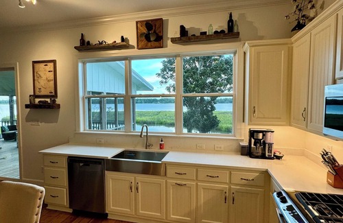 Mobile House | Perfect waterfront home on Dog River, Mobile, AL. Bring your boat!