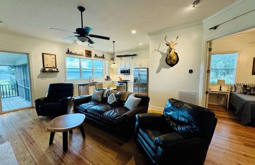 Mobile House | Perfect waterfront home on Dog River, Mobile, AL. Bring your boat!