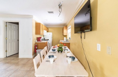 Historic Downtown Kissimmee Apartment | Perfect waterfront Vacation half house by Lake Tohoa &Disney