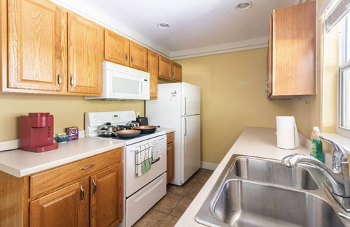 Historic Downtown Kissimmee Apartment | Perfect waterfront Vacation half house by Lake Tohoa &Disney