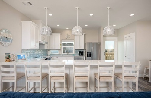 Crystal Beach House | PERFECTLY HAPPY - Amazing 4 bedroom beachfront, cargo lift, dog friendly.