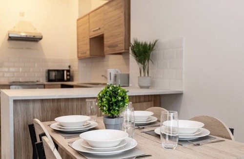 Plasnewydd Apartment | Perfectly Placed: Cozy Flat in the City's Heart