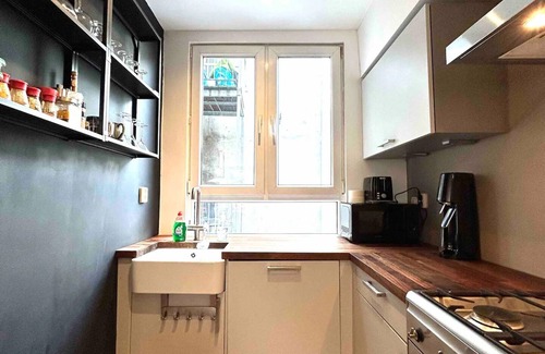Van Lennepbuurt Apartment | Perfectly situated in the fashionable district of Oud-West, Amsterdam