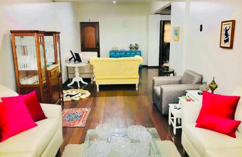 Nazare House | PERFEITO PRO CÍRIO - ASSISTA SENTADO NA PORTARIA - CONFORTO - PERTO de VÁRIOS PONTOS TURÍSTICOS!