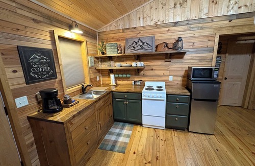 Huntsville Cabin | Persimmon Grove ~ New! Private Cabin Near Kings River