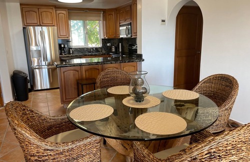 Zona Hotelera Condo | PERSONAL CONCIERGE! steps from the ocean with amazing views
