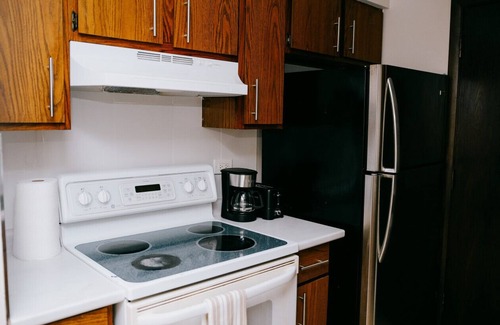 O'Hare Apartment | Personal Gym! Luxury Balcony Condo
