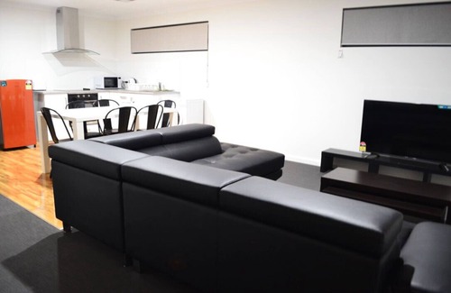 Leeming House | Perth Urban Lodge Two (no children)