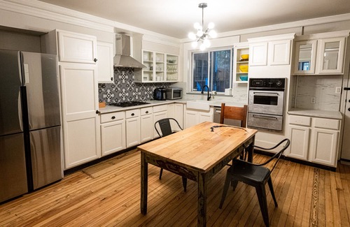 Prospect-Lefferts Gardens Historic District Apartment | Pet/dog Friendly Brownstone Apartment with wifi and coffee. Private backyard
