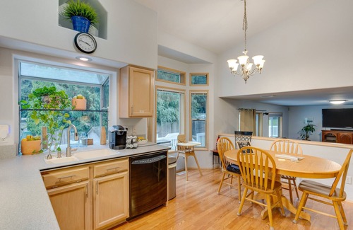 Bonney Lake House | Pet & Family Friendly Bonney Lake Home: Game Room
