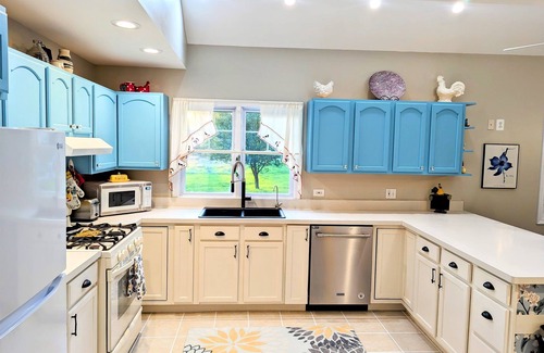 Hoffman Estates Other | Pet/Family Friendly Farmhouse: Sleeps 10, Firepit, 1 Hour from CHI