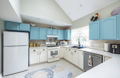 Hoffman Estates Other | Pet/Family Friendly Farmhouse: Sleeps 10, Firepit, 1 Hour from CHI