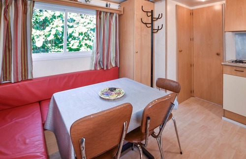 Entraigues-sur-la-Sorgue House | Pet friendly (sta)caravan