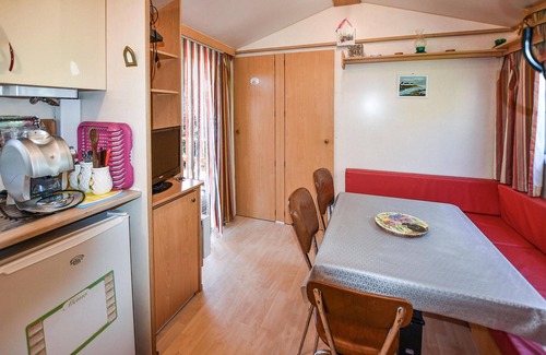 Entraigues-sur-la-Sorgue House | Pet friendly (sta)caravan
