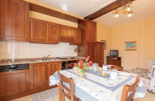 Castiglione del Lago Apartment | Pet friendly apartment in Castiglion del Lago PG with outdoor swimming pool