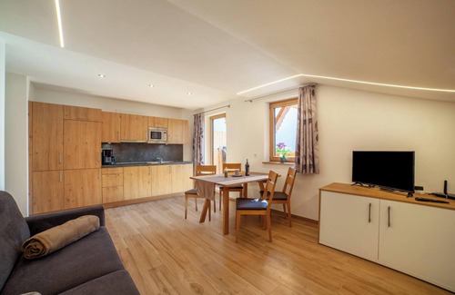 San Martino in Passiria Apartment | Pet-friendly Apartment "INNERGASSERHOF Ferienwohnung Edelweiss"