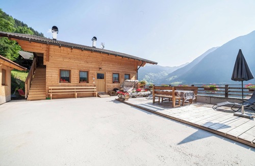 San Martino in Passiria Apartment | Pet-friendly Apartment "INNERGASSERHOF Ferienwohnung Edelweiss"