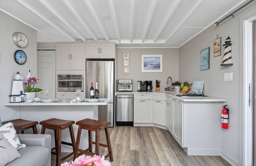 South Beach Haven Condo | PET FRIENDLY 1BR condo OCEANFRONT Building perfect for a COUPLE!