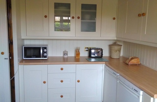 Willesborough Cottage | Pet friendly 1 bed cottage in Sellindge, Kent