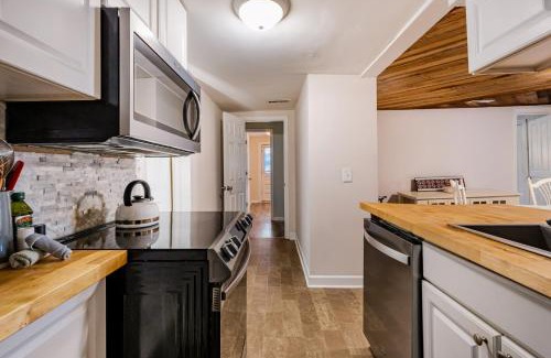 Cary House | Pet-Friendly 2BR Ranch Wifi Parking Near RTP