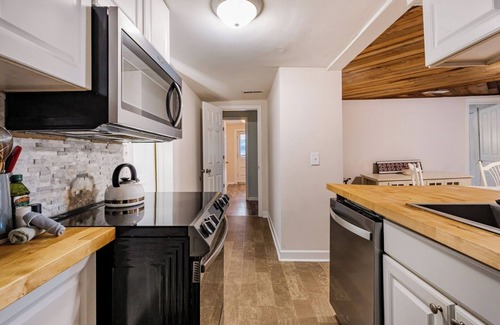 Cary Cottage | Pet-friendly 2BR Ranch, Wifi, Parking Near RTP