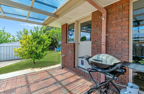 Clifton Springs House | Pet Friendly 3 bedroom house near the beach with large backyard