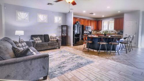Villago House | Pet friendly 3br 2ba Private optional heated Pool BBQ grill Golf Clubs close to park