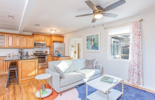 Savannah House | Pet-Friendly 3BR Home w/Stocked Kitchen, Large Yard & Laundry – Sleeps 6
