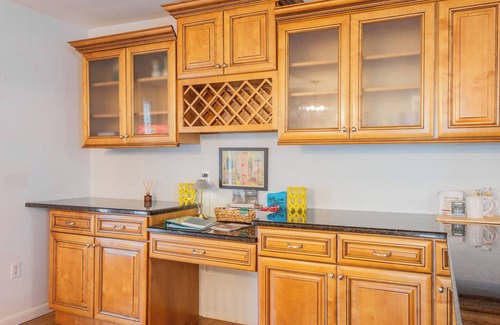 Savannah House | Pet-Friendly 3BR Home w/Stocked Kitchen, Large Yard & Laundry – Sleeps 6