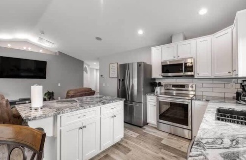 Cathcart House | Pet Friendly and Spacious Valley View Family Home
