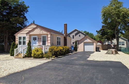 Del Haven House | Pet-Friendly Beach Cottage with Pool on Quiet, Dead-End Street