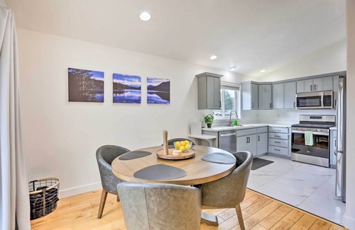 Mountain View District House | Pet-Friendly Bend Home w/Hot Tub & Patio!
