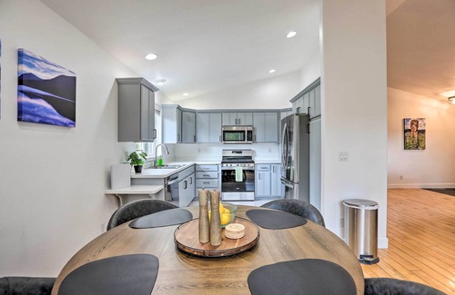 Mountain View District House | Pet-Friendly Bend Home w/Hot Tub & Patio!