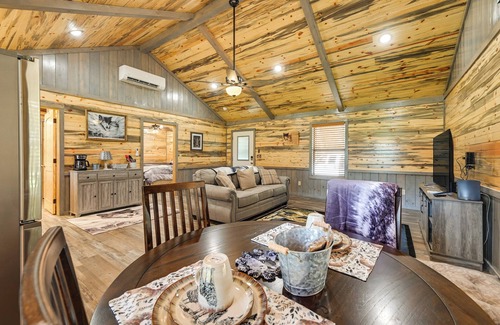Broken Bow Cabin | Pet-Friendly Broken Bow Cabin Near Lukfata Creek!