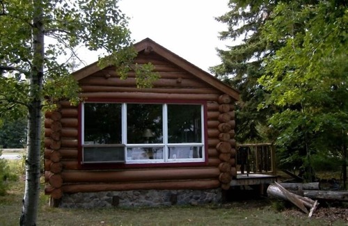 Baraga Cabin | Pet -friendly Cabin on Lake Superior at Sunset Cove Resort