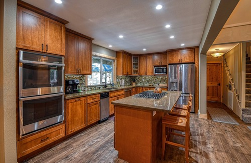 Camp Connell Cabin | PET FRIENDLY CABIN IN CAMP CONNELL, IMPRESSIVE GAME ROOM AND MORE!