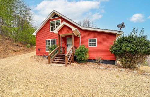 Purlear House | Pet-Friendly Cabin with Hot Tub in North Carolina!