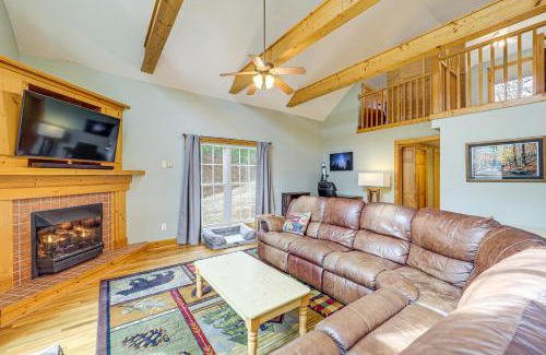Purlear House | Pet-Friendly Cabin with Hot Tub in North Carolina!