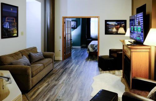 Canal Park House | Pet-friendly Canal Park Condonear Lakewalk Pool