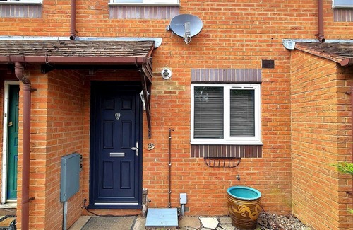 Quedgeley House | Pet Friendly Canalside House in quiet area of Quedgeley - Gloucester