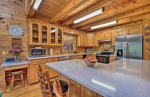 Canton Cabin | Pet-Friendly Canton Cabin w/Porch + Grill!