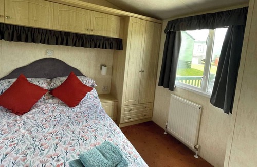 Hexham Cabin | Pet Friendly Caravan - Slaley Forest - Sleeps 4