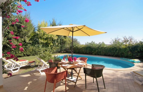 Sao Clemente Villa | Pet-friendly Casa da Alfarrobeira with Pool & Wi-Fi