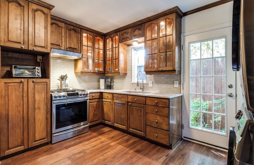 Dallas House | Pet friendly, centrally located urban retreat