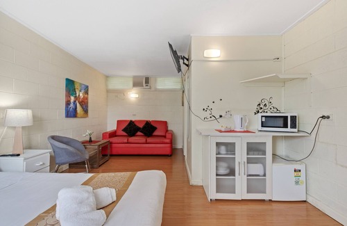 Strathmerton Hostel | Pet friendly - classic Country Motel Room near Murray