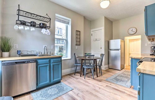 East Walnut HIlls Condo | Pet-Friendly Condo w/Deck ~ 3 Mi to Dtwn!