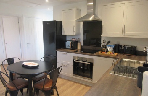 Kilgetty Cottage | Pet Friendly Cottage with Sea Views