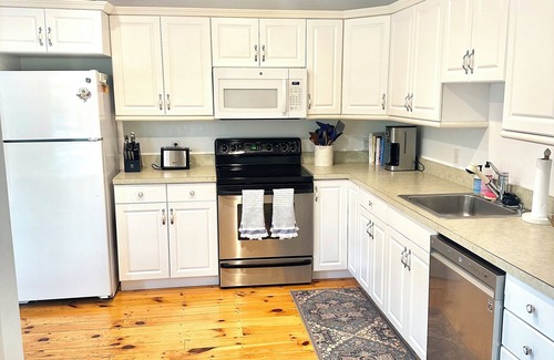 Nantucket Town Cottage | Pet friendly cottage in town on quiet paved street- AC, Wifi, Laundry, Parking