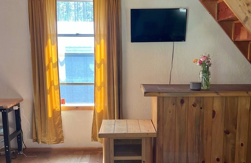 Sula Cabin | Pet Friendly, Cozy and Quiet East Fork River Cabin